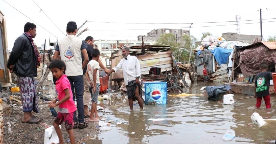 تضرر آلاف الأسر جراء الأمطار في عدن ولحج وأبين