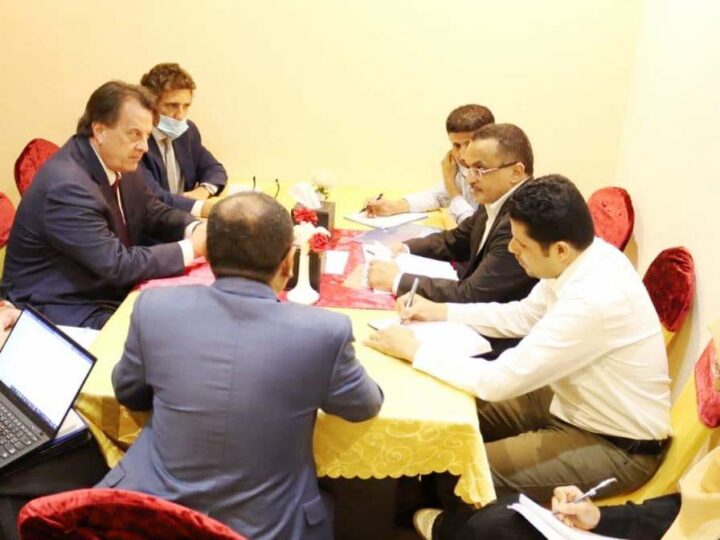 رئيس الوحدة التنفيذية يلتقي منسق الأمم المتحدة الإنساني في اليمن