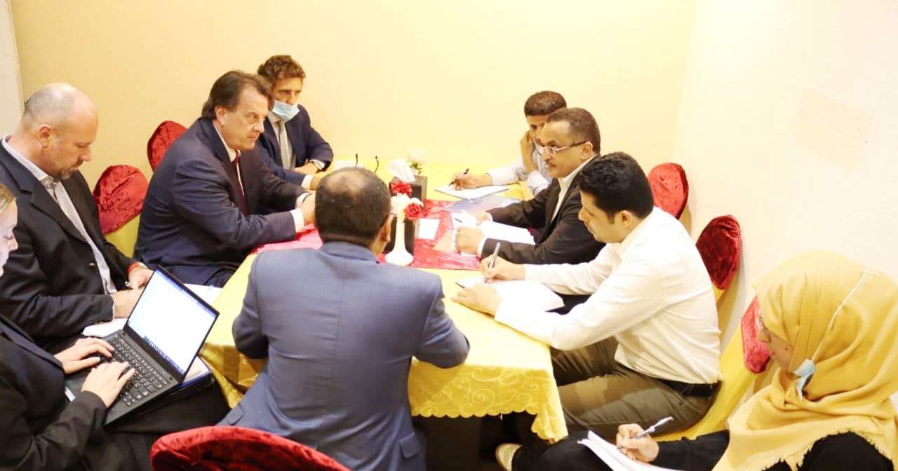 رئيس الوحدة التنفيذية يلتقي منسق الأمم المتحدة الإنساني في اليمن