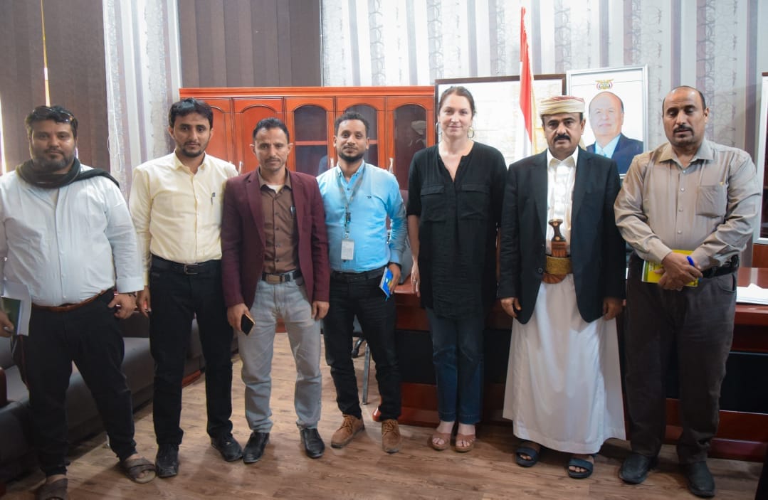 محافظ شبوة يناقش تطورات النزوح مع مدير الوحدة التنفيذية بالمحافظة