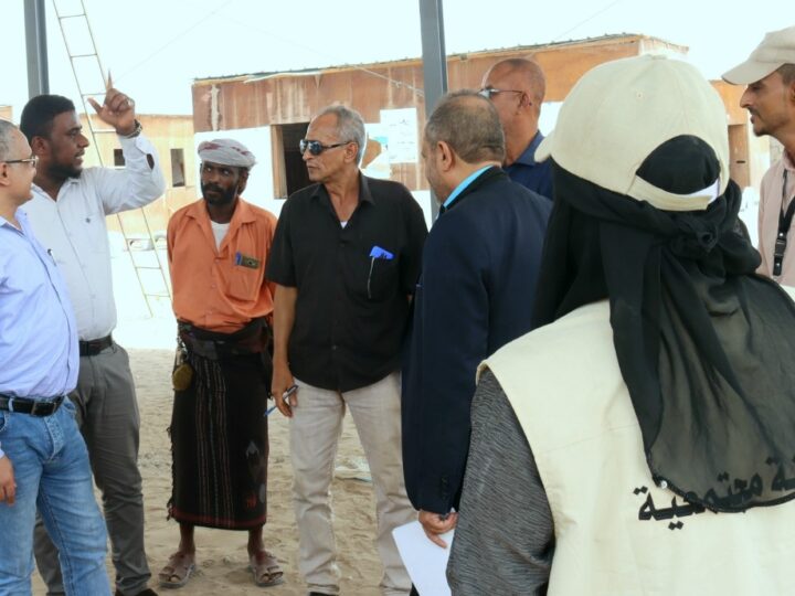 Government Delegation Visiting IDP Camps in Lahj Praises Executive Unit Efforts