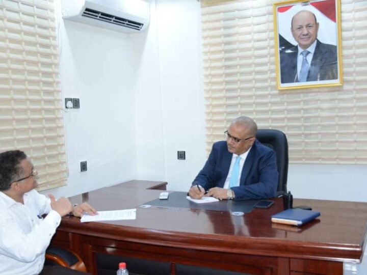 وزير التخطيط يناقش مع رئيس الوحدة التنفيذية ألية العمل مع المنظمات لتخفيف معاناة النازحين