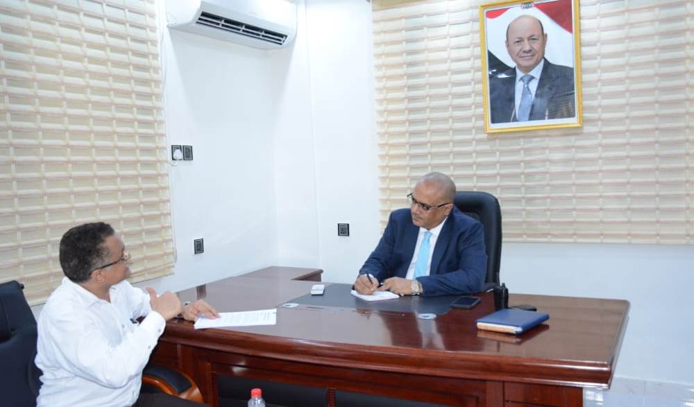 وزير التخطيط يناقش مع رئيس الوحدة التنفيذية ألية العمل مع المنظمات لتخفيف معاناة النازحين