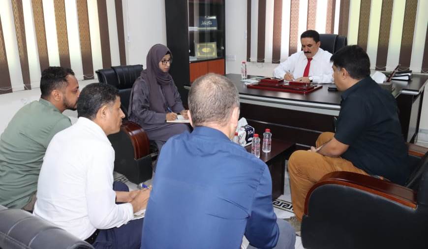 مساعد رئيس الوحدة التنفيذية يبحث التعاون مع مسؤول تشيكي ومنظمة “الناس في حاجة”