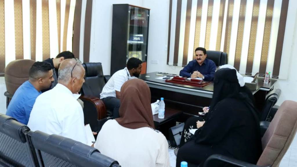 مساعد رئيس الوحدة التنفيذية يناقش أوضاع المخيمات مع المجلس النرويجي للاجيئن