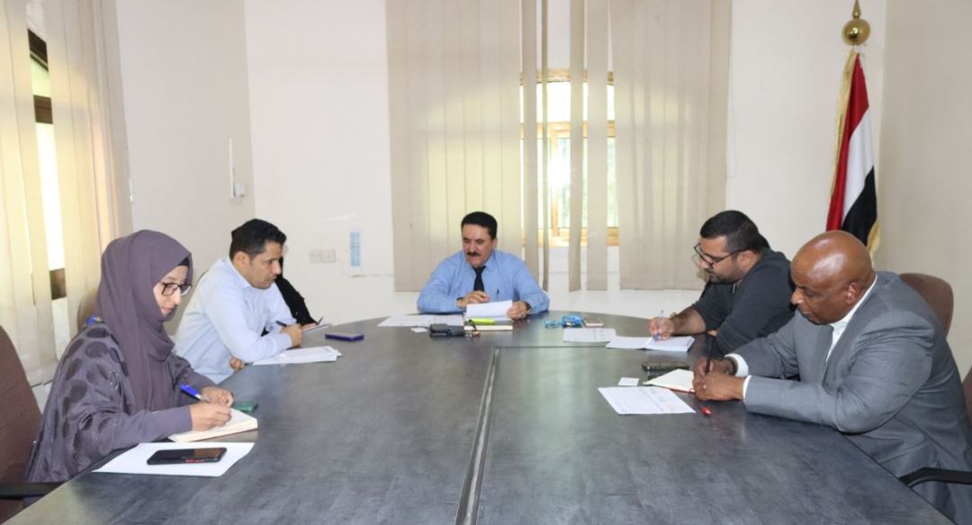مساعد رئيس الوحدة التنفيذية يناقش آليه العمل والتنسيق مع الأوتشا