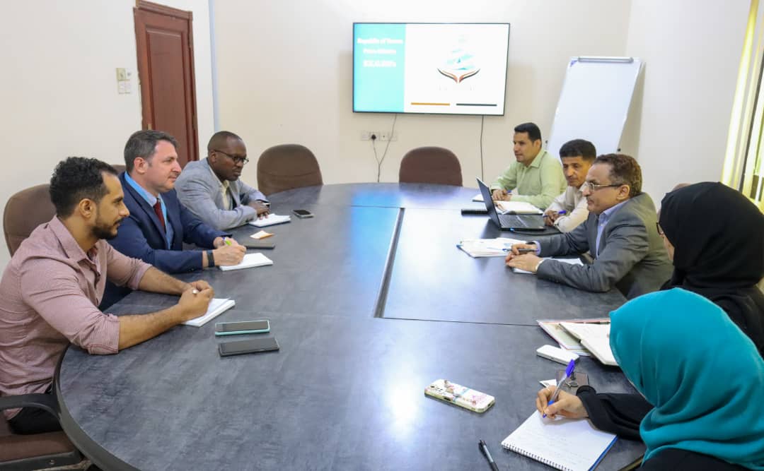 رئيس الوحدة التنفيذية يستعرض رؤية الحكومة لمعالجة النزوح مع فريق أممي