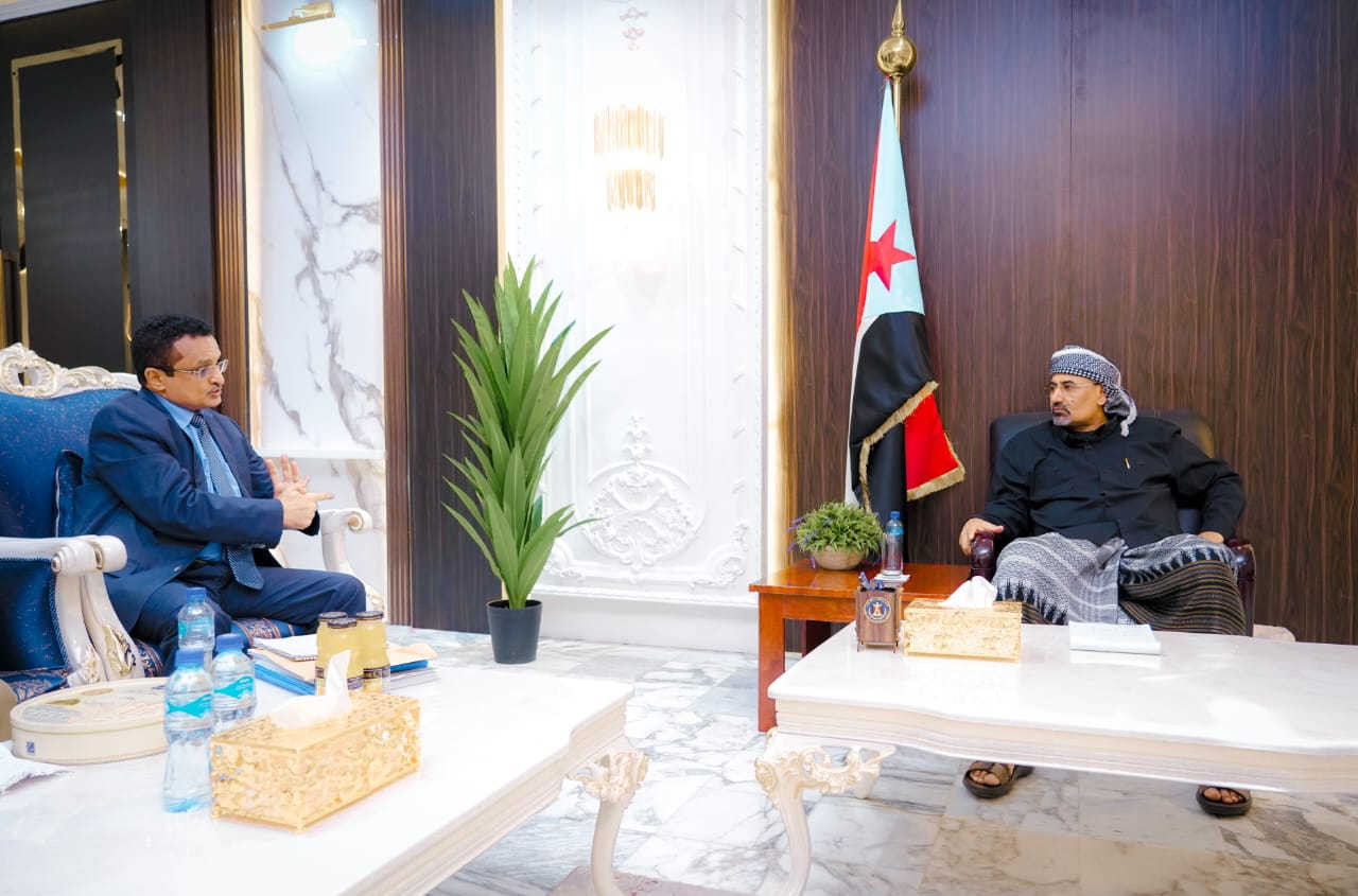 الزُبيدي يؤكد دعمه للجهود الهادفة لإيجاد حل دائم لمشكلة النزوح