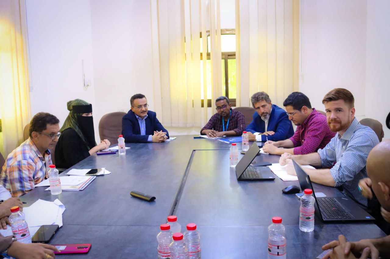 السعدي يبحث مع نائب المنسق الإنساني للأمم المتحدة سبل العمل على الحلول الدائمة للنازحين