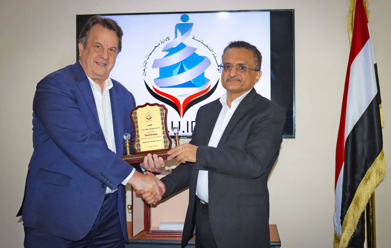 رئيس الوحدة التنفيذية يستقبل المنسق الإنساني بمناسبة انتهاء فترة عمله